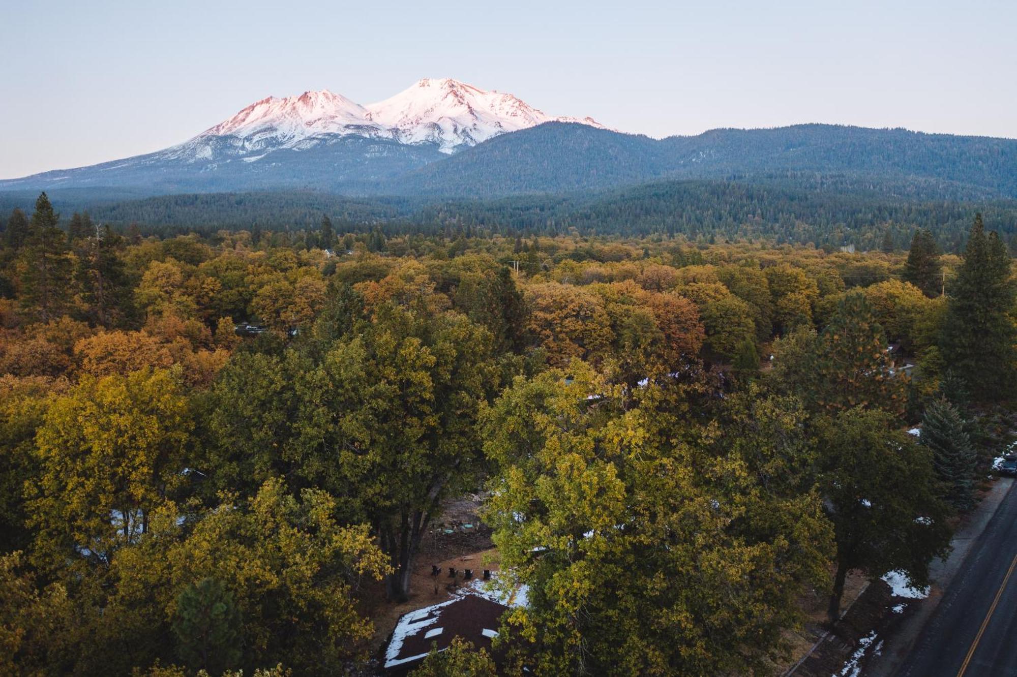 Basecamp Lodge Mount Shasta Exteriér fotografie