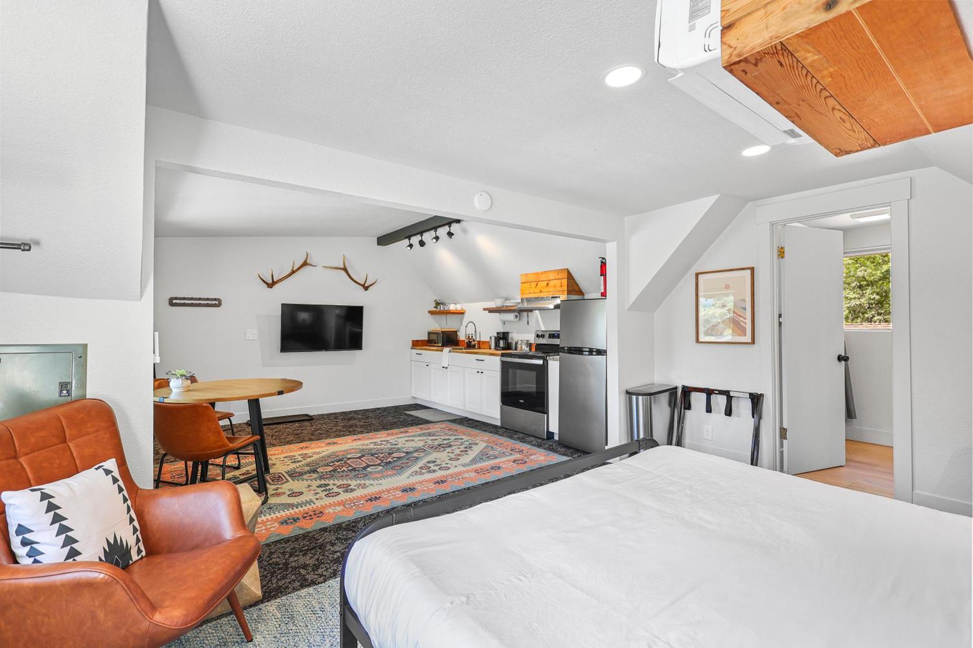 Basecamp Lodge Mount Shasta Pokoj fotografie