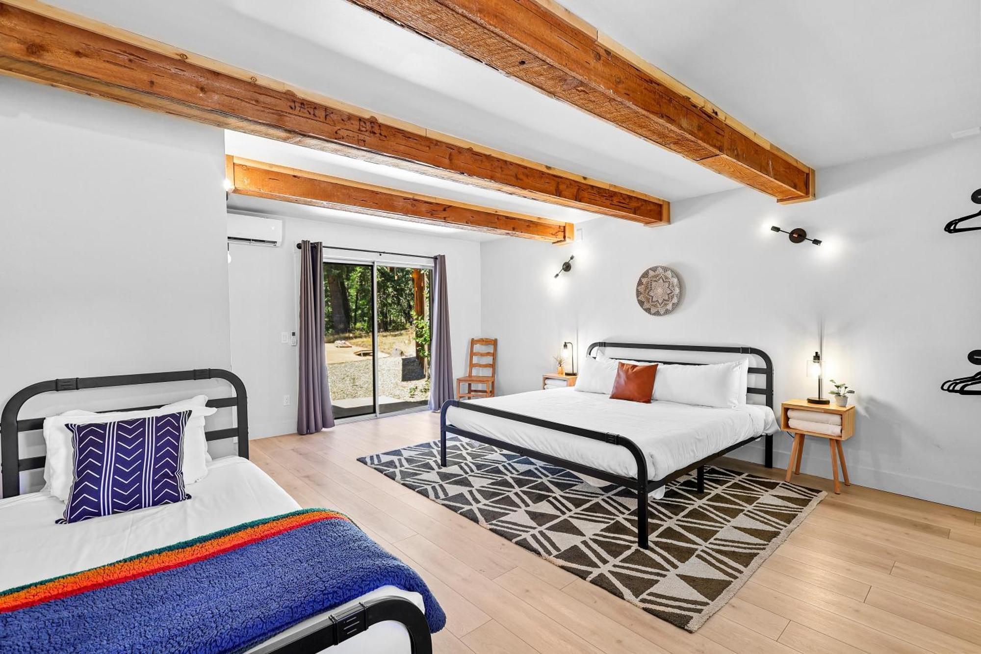 Basecamp Lodge Mount Shasta Pokoj fotografie