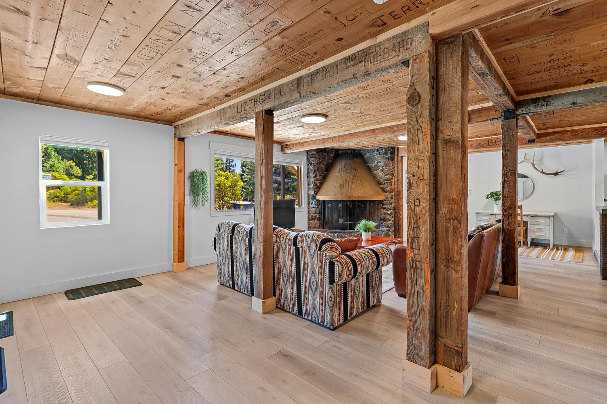 Basecamp Lodge Mount Shasta Pokoj fotografie