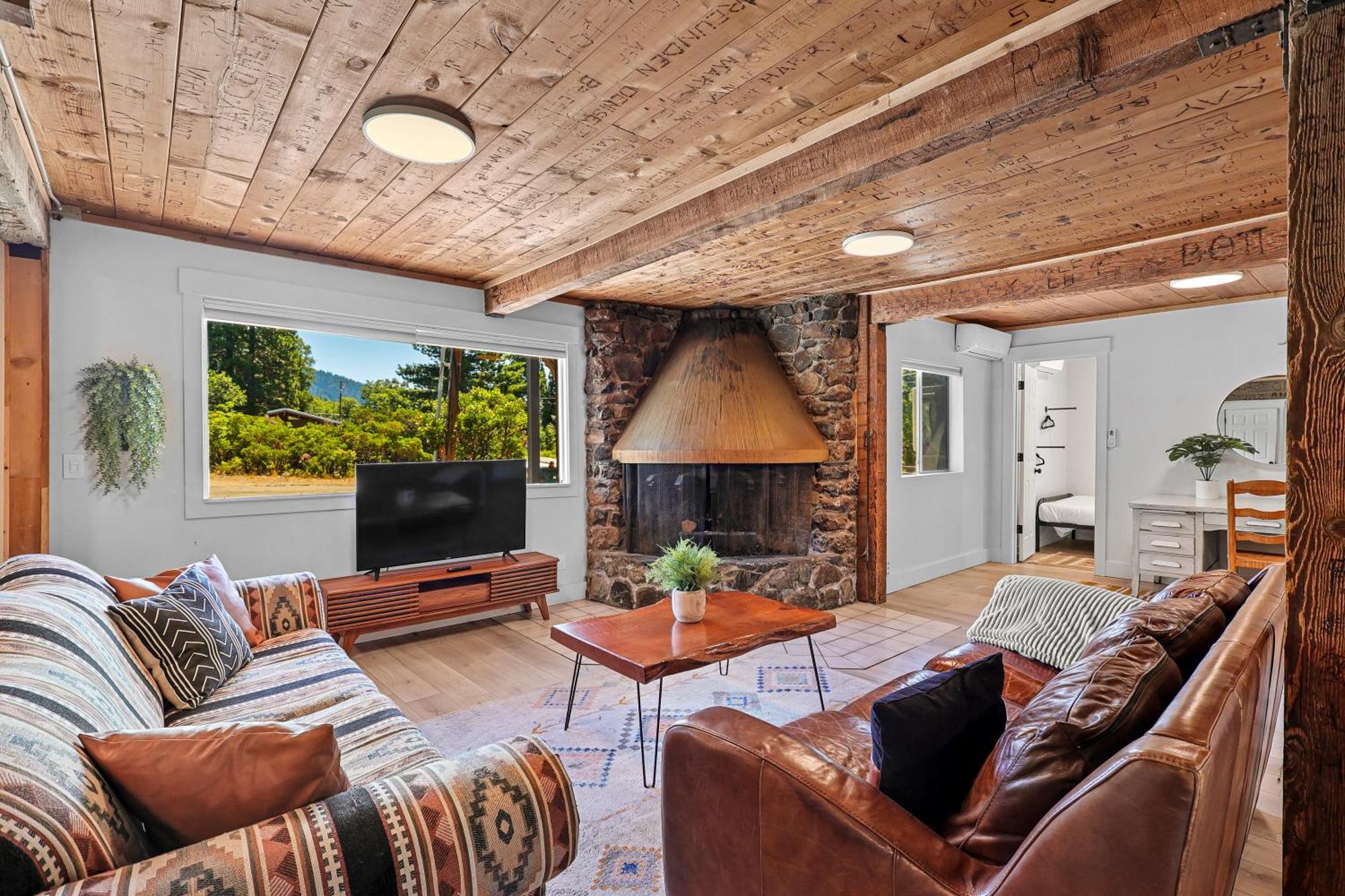 Basecamp Lodge Mount Shasta Exteriér fotografie