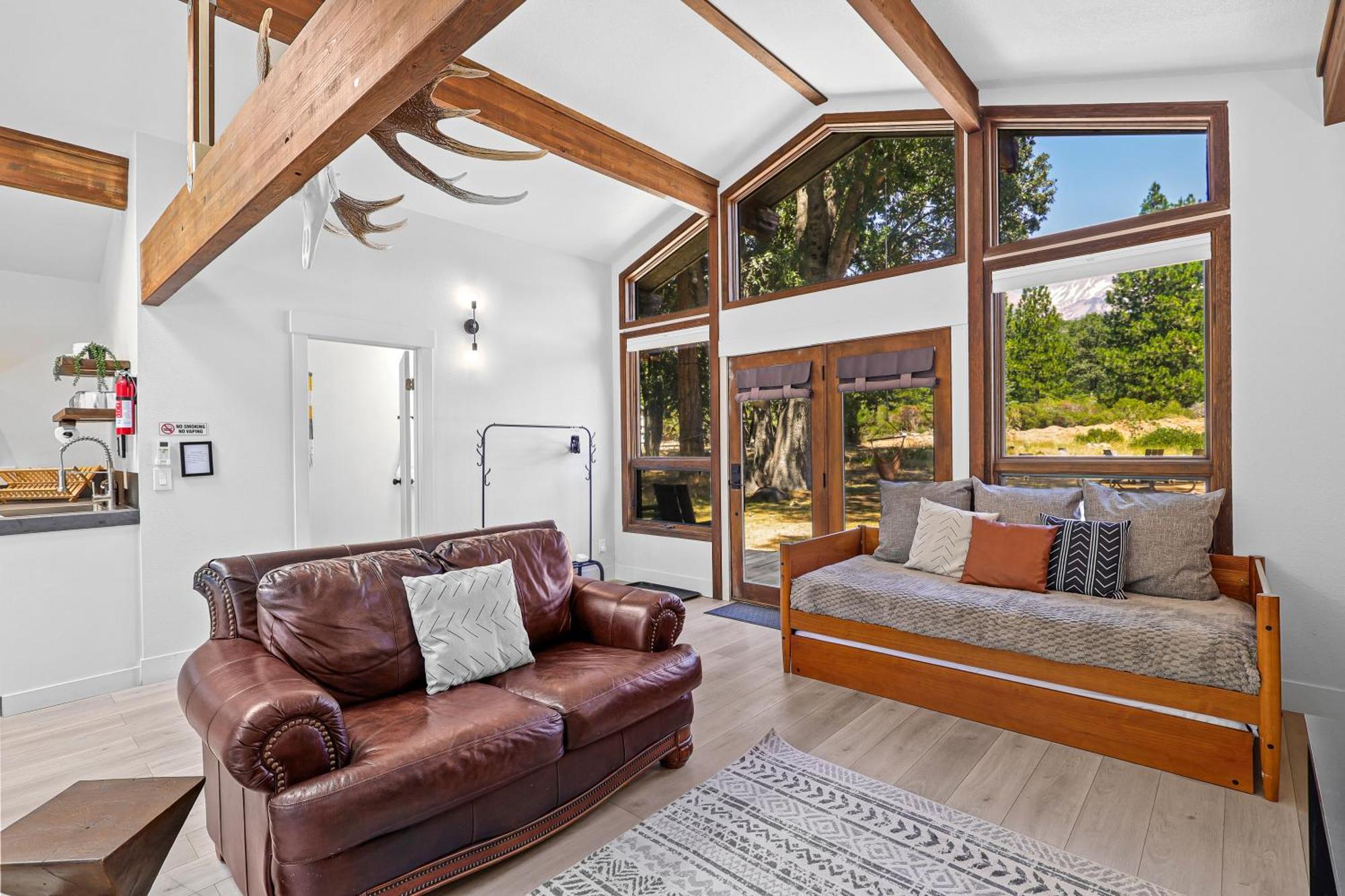 Basecamp Lodge Mount Shasta Exteriér fotografie